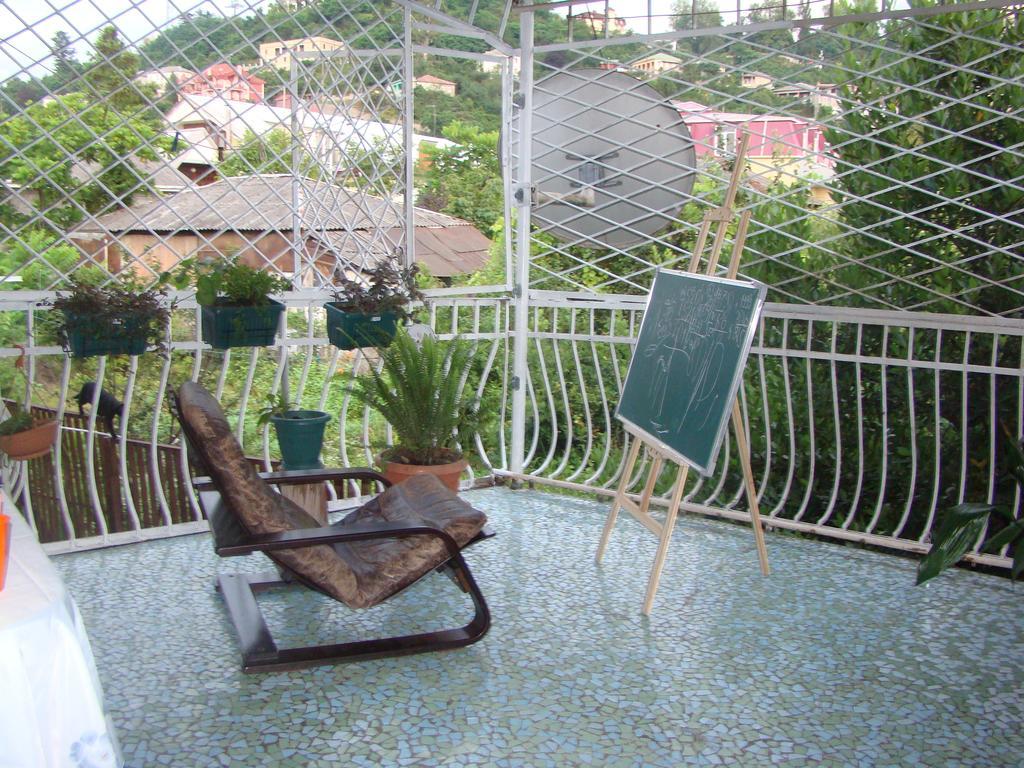 Guest House Temuri Batumi Exterior photo